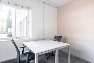 Fully serviced private office space for you and your team in Regus Illovo, Fricker Road.