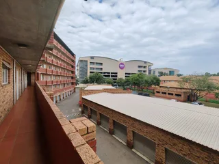 CLOSE TO OUTSURANCE - WALKING DISTANCE FROM CENTURION MALL