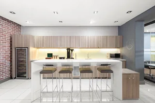 Find office space in Regus Eikestad Mall Stellenbosch for 5 persons with everything taken care of.