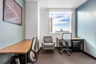 Private office space tailored to your business’ unique needs in Regus Club Place