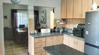 3 Bedroom House for Sale in Bayswater