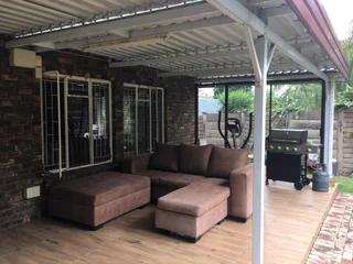 OPEN PLAN HOME WITH BEAUTIFUL FINISHES