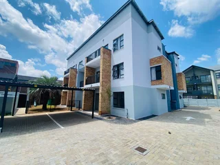 Spacious 3-Bedroom Ground Floor Unit in a Prime Location