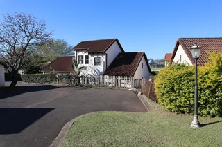 LIVE IN STYLE AT AINTREE LANE