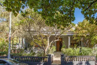 Elegant 5-Bedroom Heritage Home with Pool &amp; Studio in Central Paarl