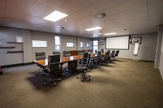 9 000 m2 Warehouse to let in Waterfall, Midrand.