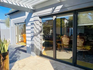Beautiful single storey 3 Bedroom home for sale in Meadowsl!
