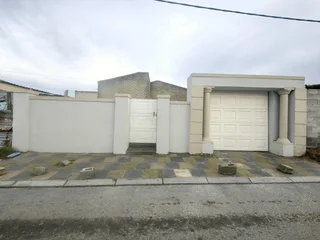 House For Sale in Weltevreden Valley North, Mitchells Plain