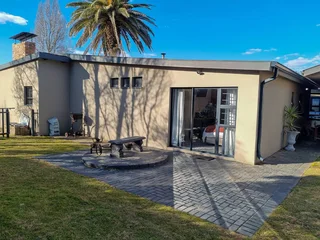 Spacious 6-BR Home: Ideal for Hosting &amp; Income!