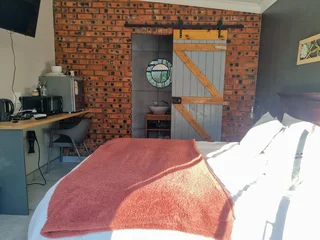 Spacious 6-BR Home: Ideal for Hosting &amp; Income!