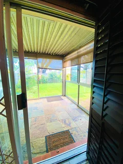 WINDERMERE HOME 3 BEDROOM 2 BATHROOM 2 PARKINGS WITH GARDEN