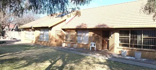 Large Family Home. Excellent Condition. Swimmingpool. Safe Area