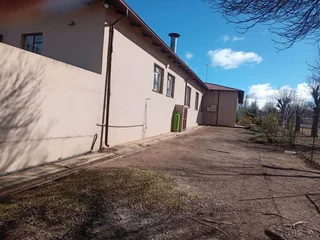 Extensive Multi-Unit Property with Full Facilities – Ideal for Investment or Specialized Use