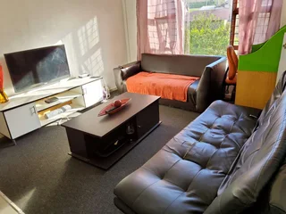 **Charming 3-Bedroom Flat in Secure, Family-Friendly Complex**