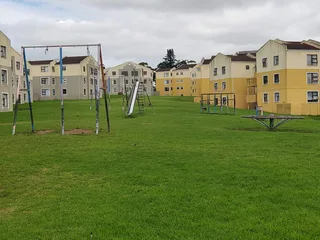 **Charming 3-Bedroom Flat in Secure, Family-Friendly Complex**