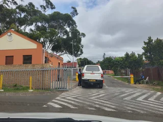 **Charming 3-Bedroom Flat in Secure, Family-Friendly Complex**