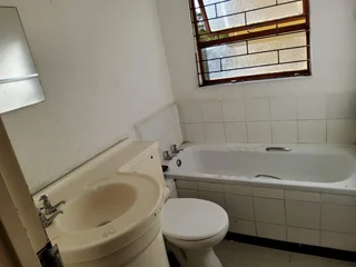 **Charming 3-Bedroom Flat in Secure, Family-Friendly Complex**