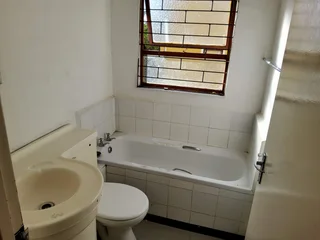 **Charming 3-Bedroom Flat in Secure, Family-Friendly Complex**