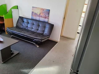 **Charming 3-Bedroom Flat in Secure, Family-Friendly Complex**