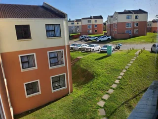 **Charming 3-Bedroom Flat in Secure, Family-Friendly Complex**