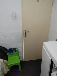 **Charming 3-Bedroom Flat in Secure, Family-Friendly Complex**