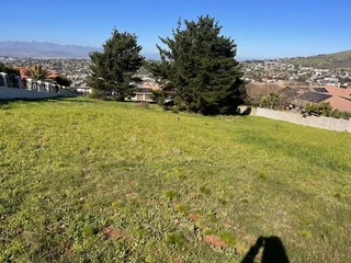 An Extensive Property with Stunning Mountain Views