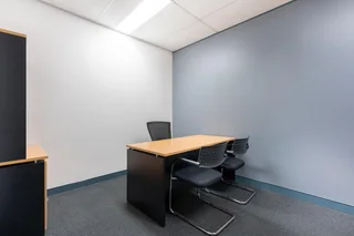 Private office space for 2 persons in Regus Silver Lakes