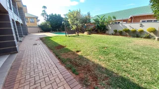 5 Bedroom Freestanding House For Rent in Somerset Park