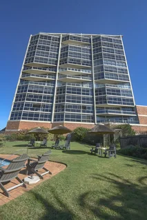 Three bedroom apartment with breathtaking Sea views and direct access to the beach -Umhlanga Rocks