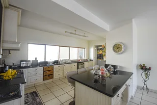 Three bedroom apartment with breathtaking Sea views and direct access to the beach -Umhlanga Rocks