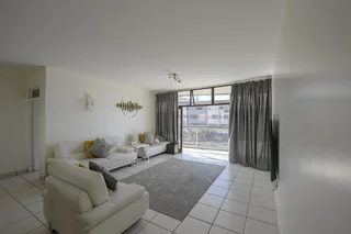 Three bedroom apartment with breathtaking Sea views and direct access to the beach -Umhlanga Rocks