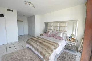 Three bedroom apartment with breathtaking Sea views and direct access to the beach -Umhlanga Rocks