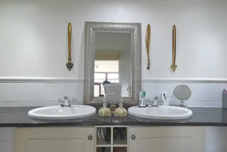 Three bedroom apartment with breathtaking Sea views and direct access to the beach -Umhlanga Rocks