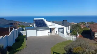 Stunning three bedroom property with awesome Ocean Views.