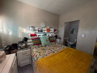 Contemporary Two-Bedroom Apartment in Prime Location