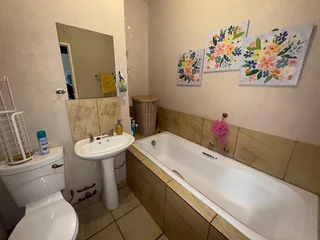 Contemporary Two-Bedroom Apartment in Prime Location