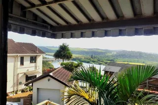 Mordern 3 Bedroom Duplex with stunning sea and river views.