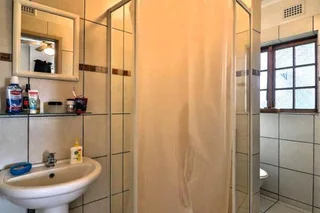 Mordern 3 Bedroom Duplex with stunning sea and river views.