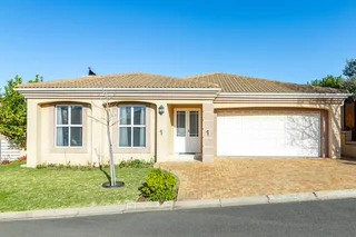 SINGLE-LEVEL FAMILY HOME – SURPRISINGLY SPACIOUS