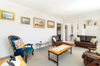 SINGLE-LEVEL FAMILY HOME – SURPRISINGLY SPACIOUS