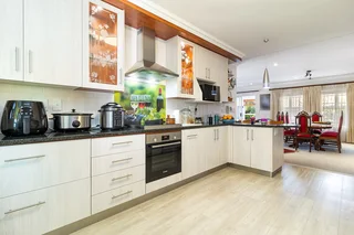 SINGLE-LEVEL FAMILY HOME – SURPRISINGLY SPACIOUS