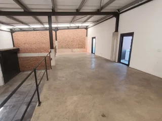 WAREHOUSE IN CORNUBIA