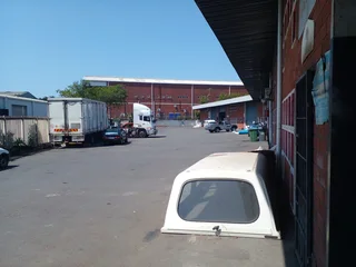 Spacious Warehouse in Briardene