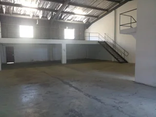 Spacious Warehouse in Briardene