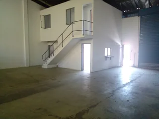 Spacious Warehouse in Briardene