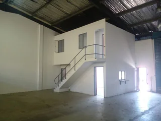 Spacious Warehouse in Briardene