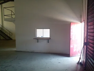 Spacious Warehouse in Briardene