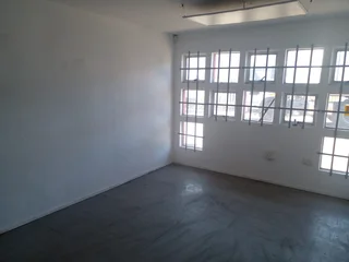 Spacious Warehouse in Briardene