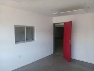 Spacious Warehouse in Briardene