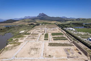 Beautiful well positioned 835 sqm plot in a desirable, quiet road in Mount Vernon Estate